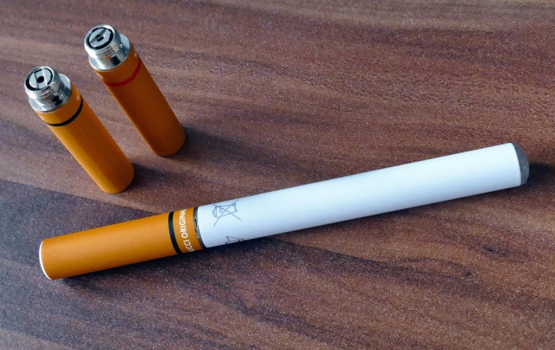 e-cigarette-ST ANTONIN DU VAR-min_electronic_cigarette_e_cigarette_nicotine_vapor_vaporizer_smoke_tobacco-663282